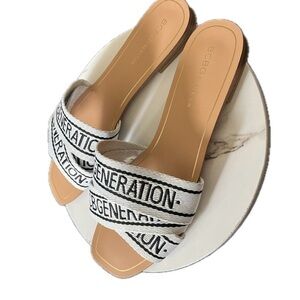 BCBGeneration Kala open toe casual  Flat Sandals Size 10, White & Black